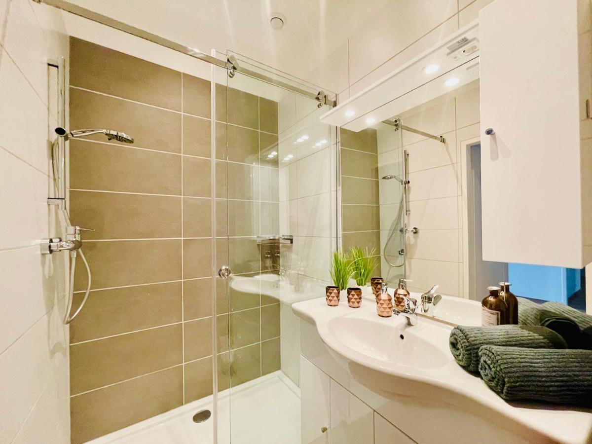 Colorful & Quiet Apartment In Beautiful Viennese Building Екстер'єр фото