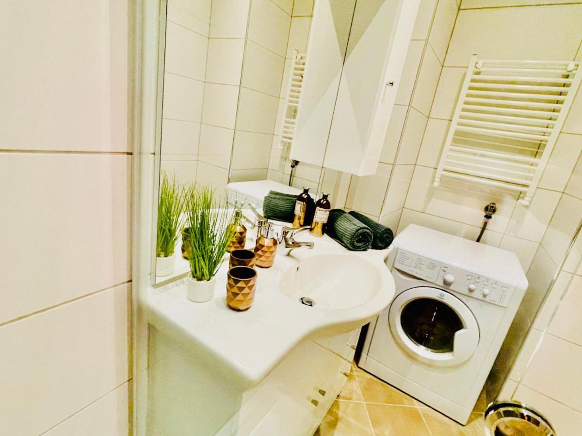 Colorful & Quiet Apartment In Beautiful Viennese Building Екстер'єр фото